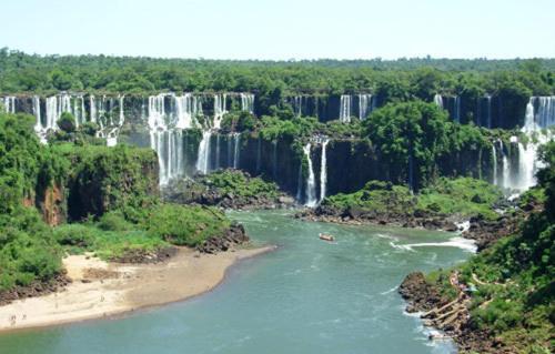 Auberge de jeunesse Residencial Uno à Puerto Iguazú Extérieur photo