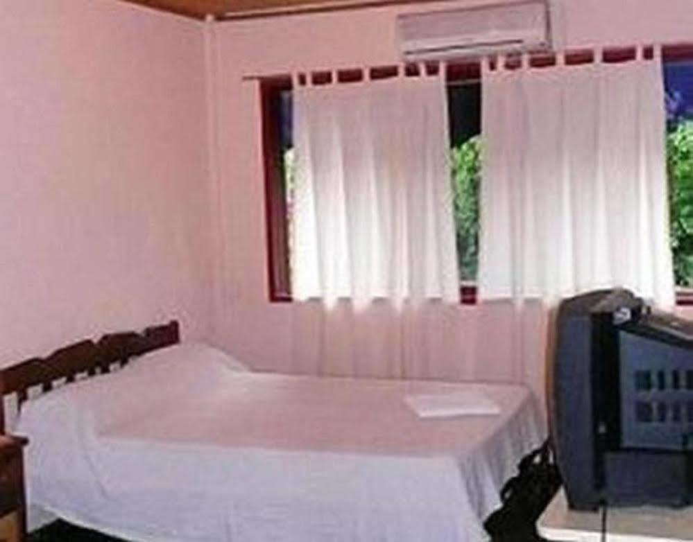 Auberge de jeunesse Residencial Uno à Puerto Iguazú Extérieur photo